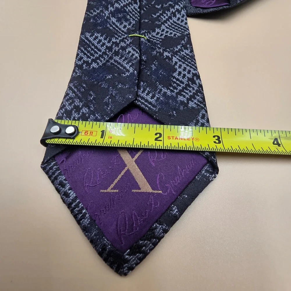 Robert Graham Mens Silk Necktie Navy Blue Grey Abstract Geometric Made in USA